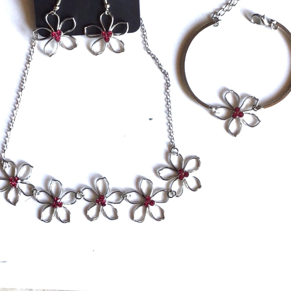 Necklace bracelet earrings set